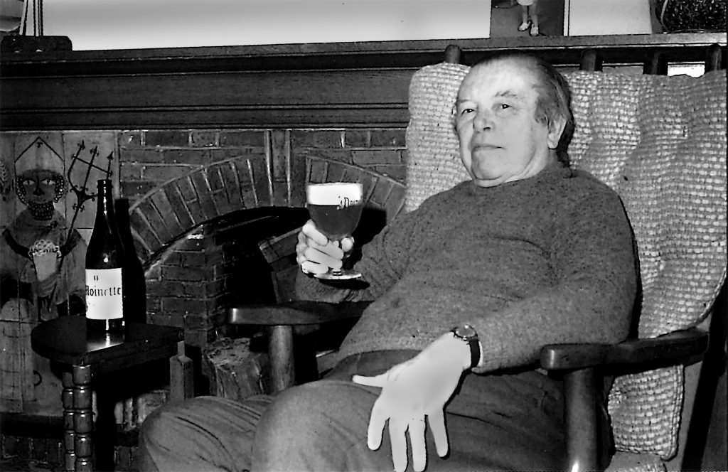 Photo historique de Sylva Rosier buvant une Moinette