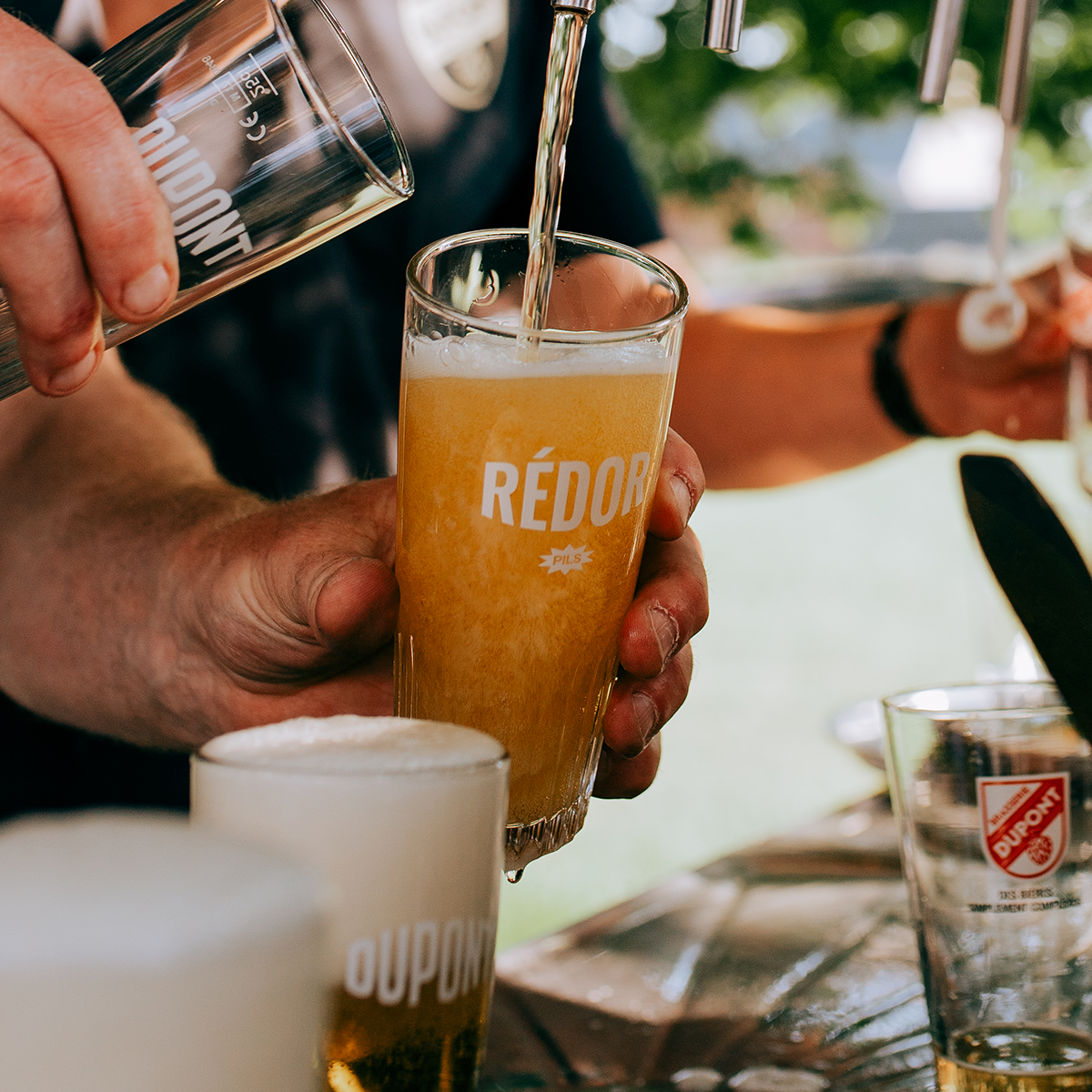 Service d'une Rédor Pils à la pompe