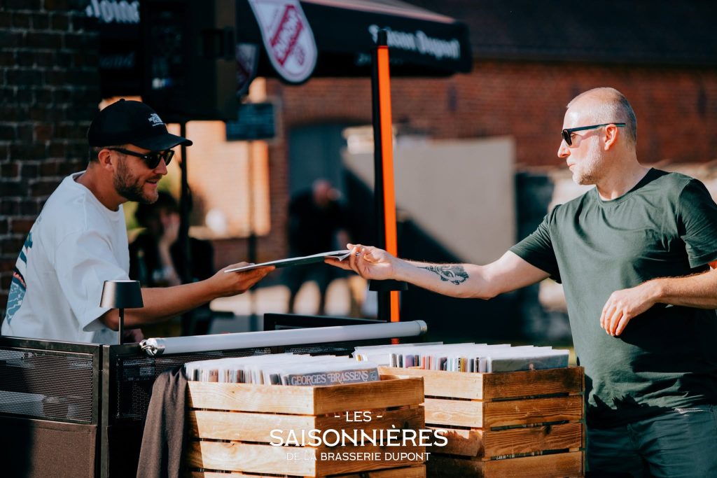 Dig & Spin, le bar à Vinyles 