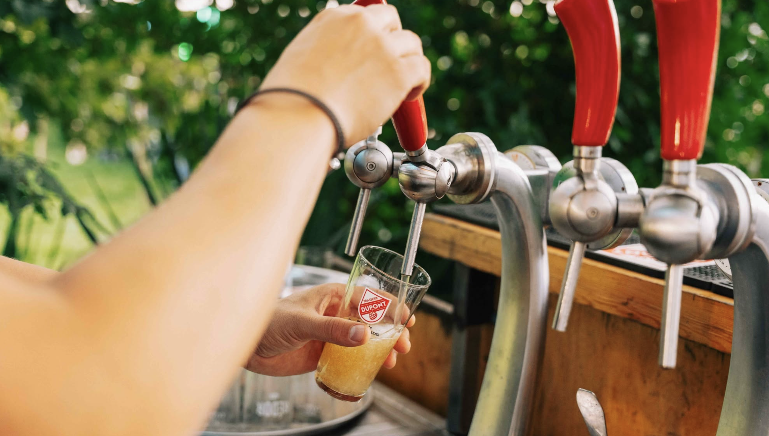 Bien servir une bière de la Brasserie Dupont